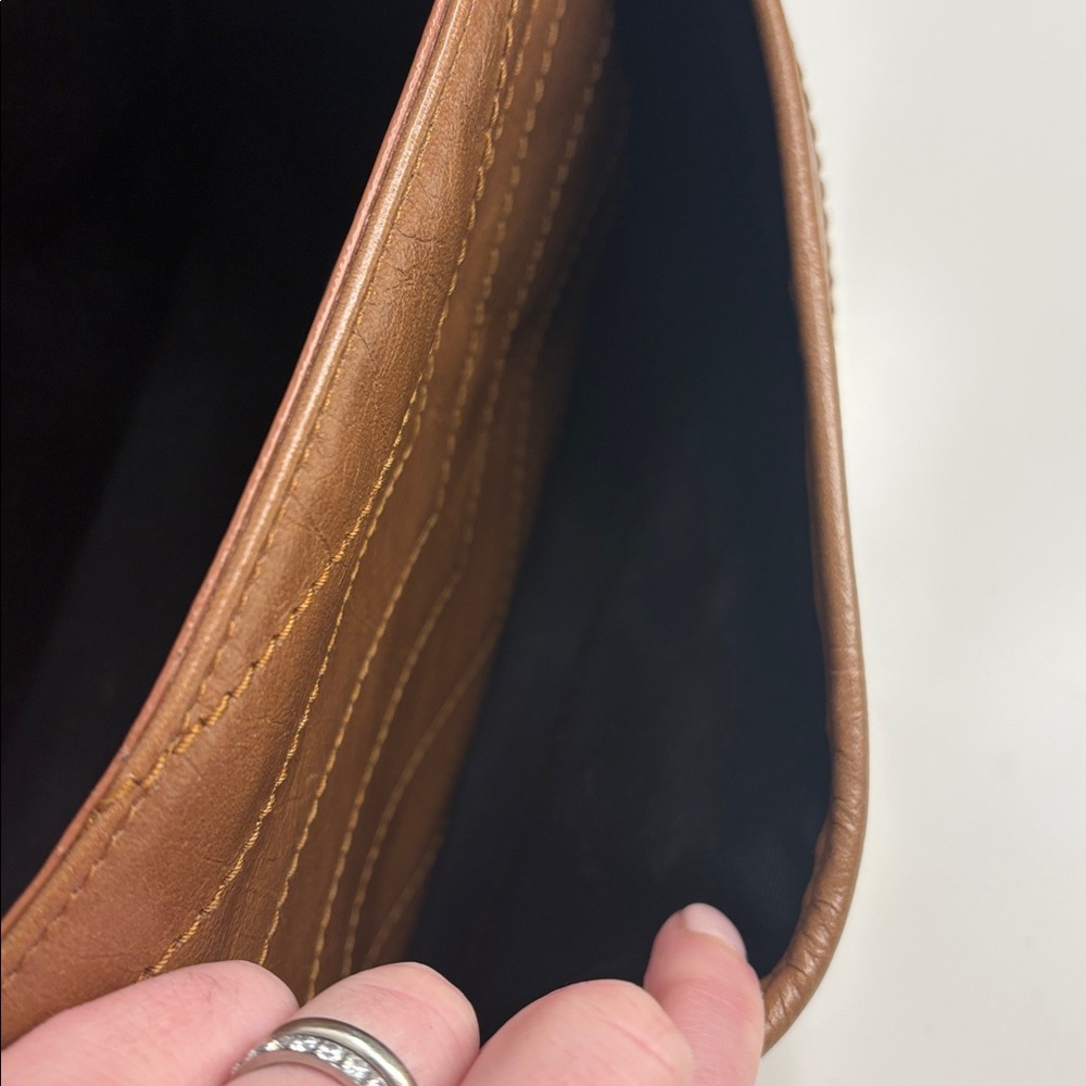 YSL medium Niki Bag in vintage leather - Picture 6 of 7